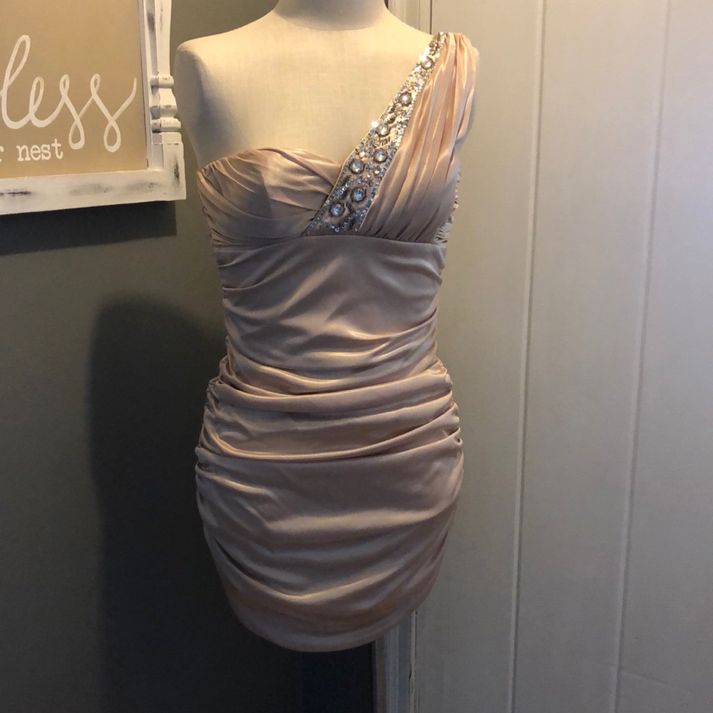 Hailey Logan by adrianna papell short prom dress m